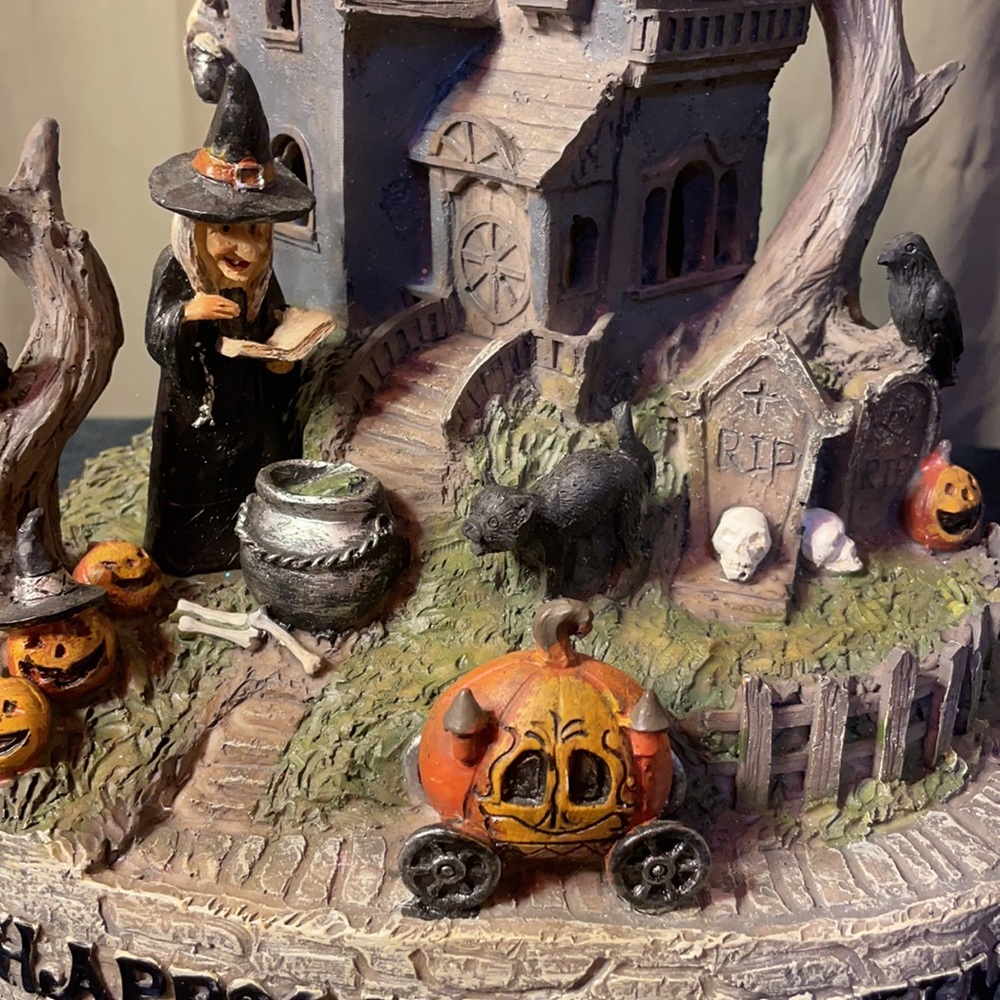 Haunted House Halloween Resin LED Decor - Picture 2 of 7